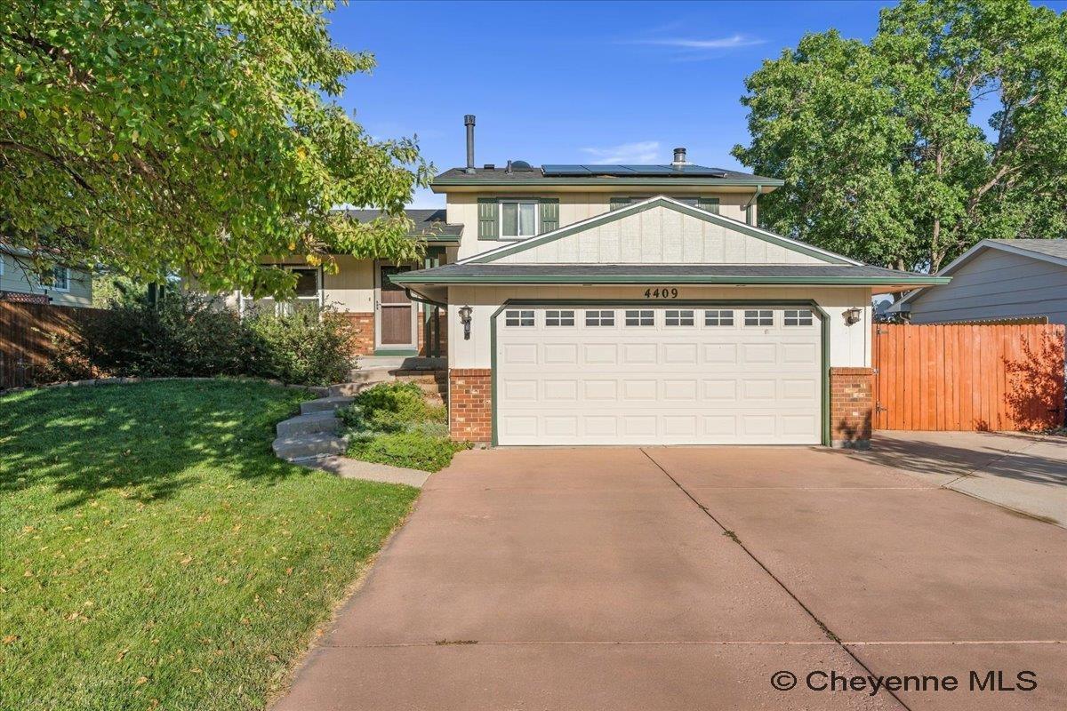 4409 el Camino Dr — photo