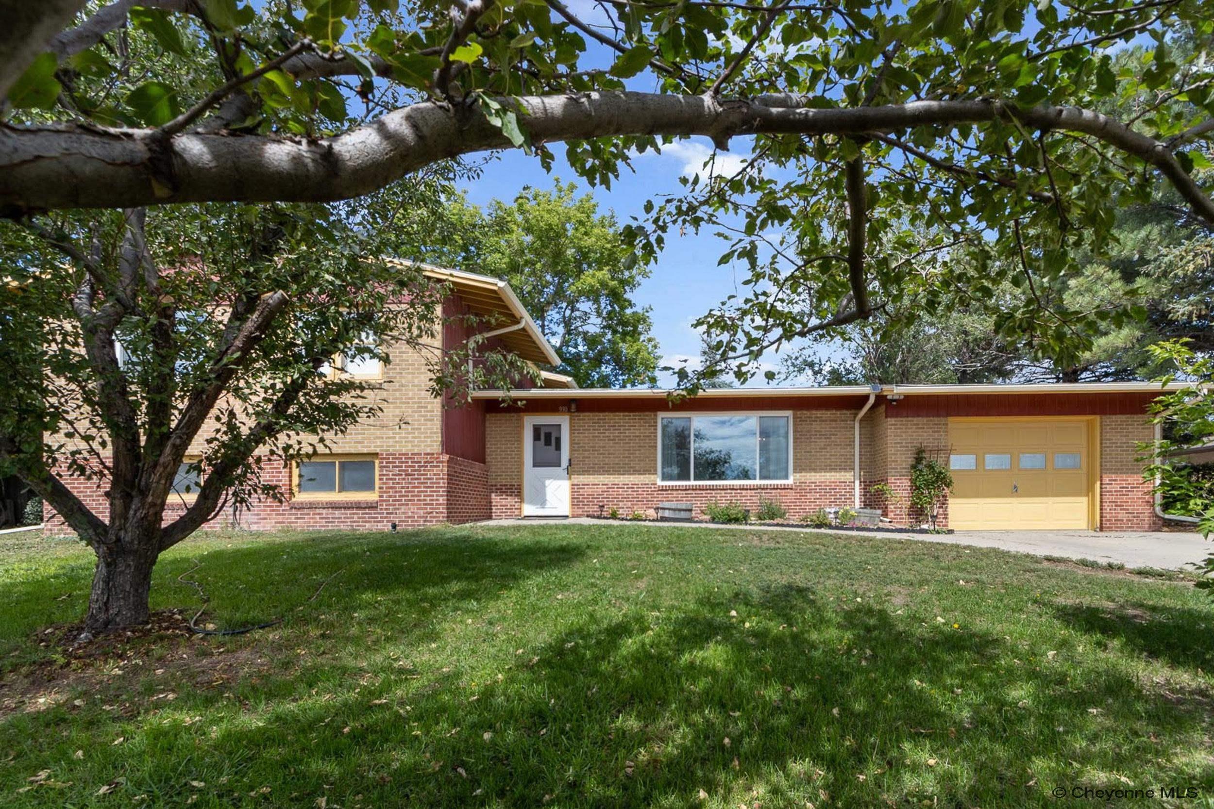 930 Western Hills Blvd — photo