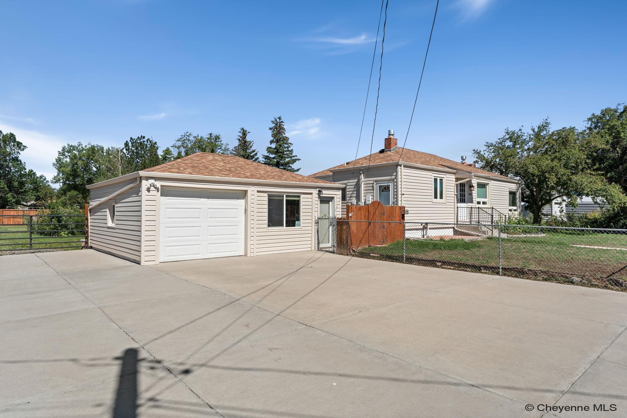 2002 S Third Ave, Cheyenne, WY 82007 — photo 2