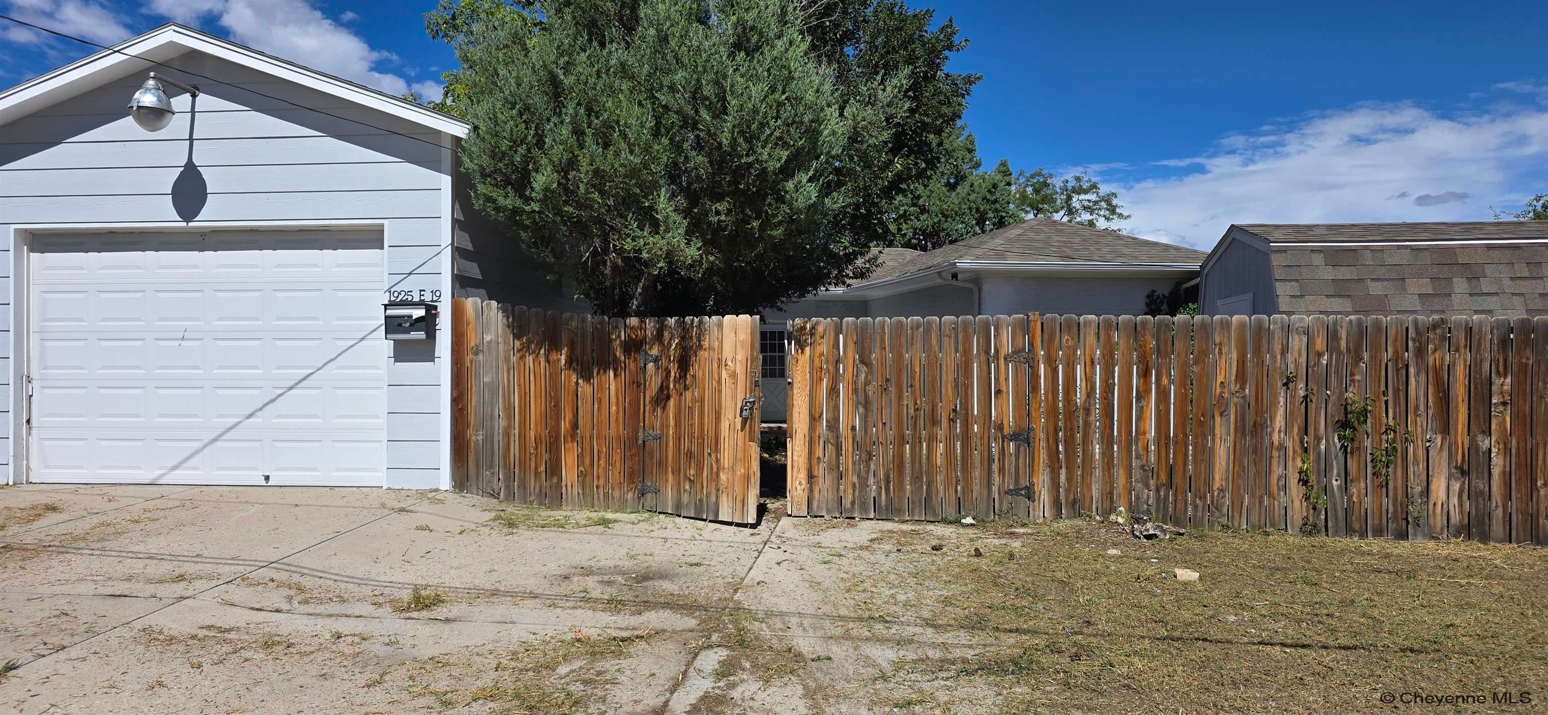 1925 E 19th St, Cheyenne, WY 82001 — photo 2