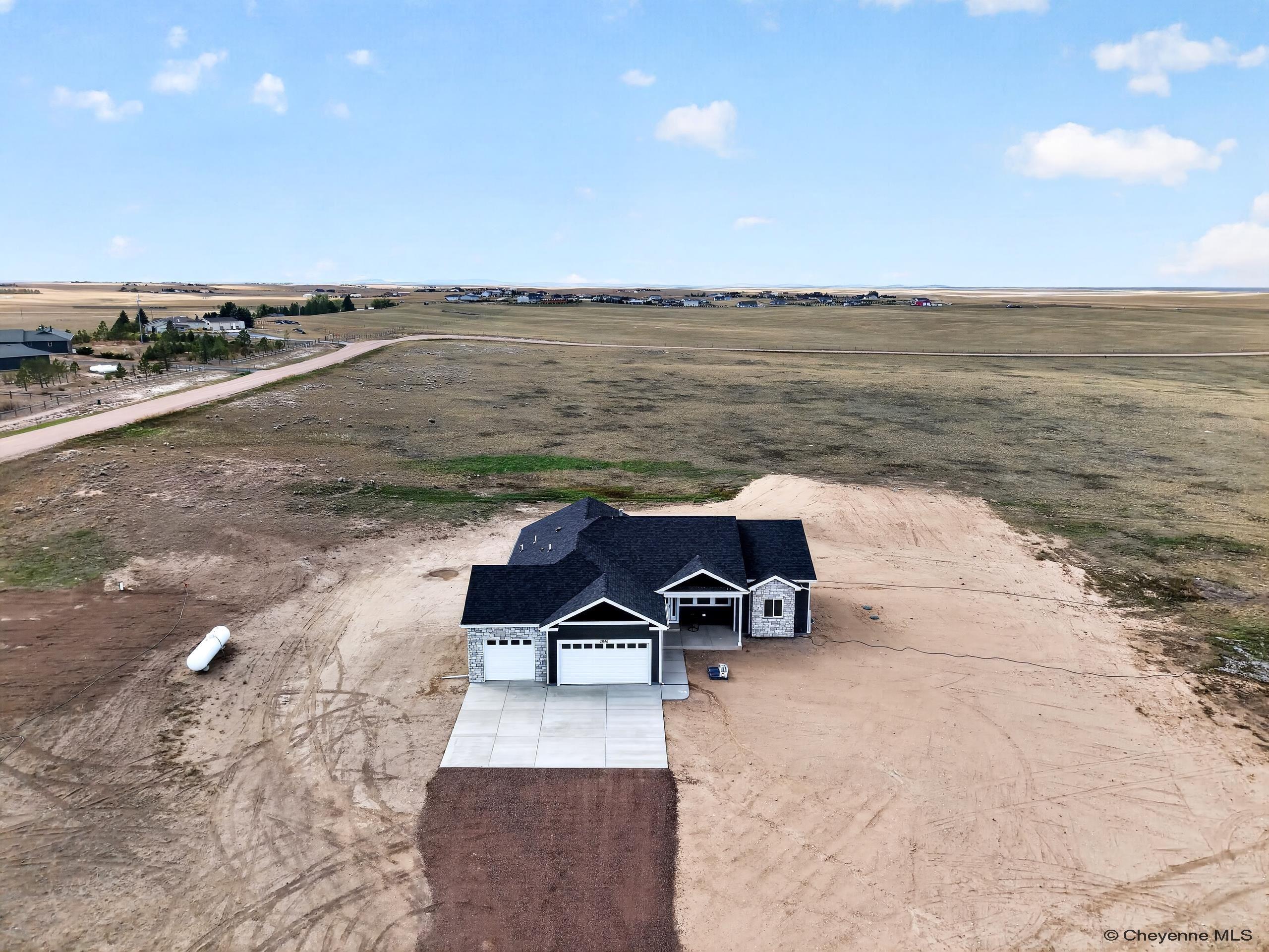 2056 Mammoth Rd — photo