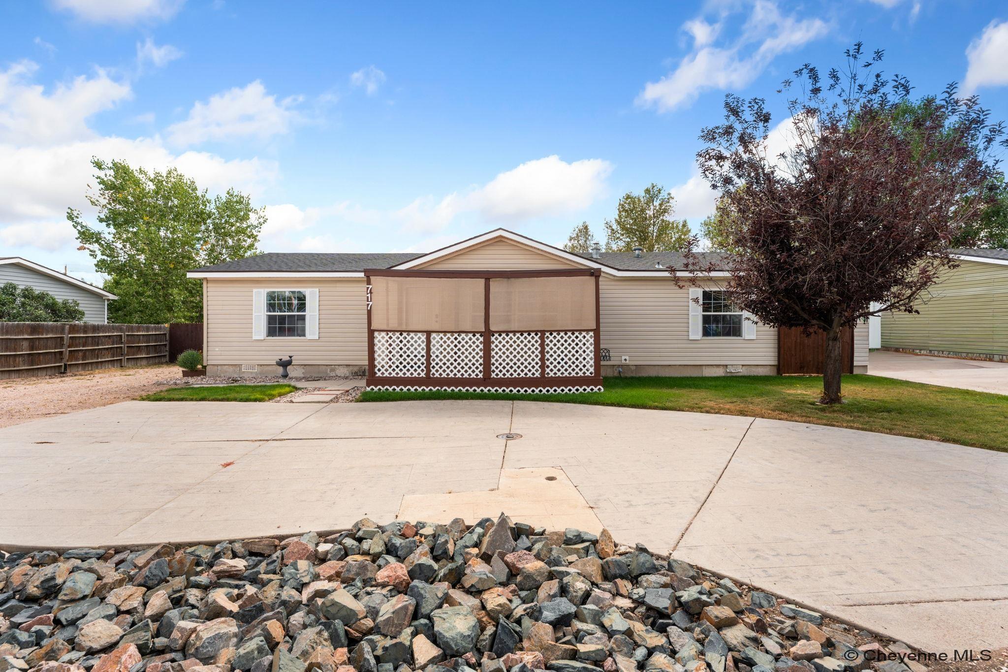 717 Sunridge Dr — photo