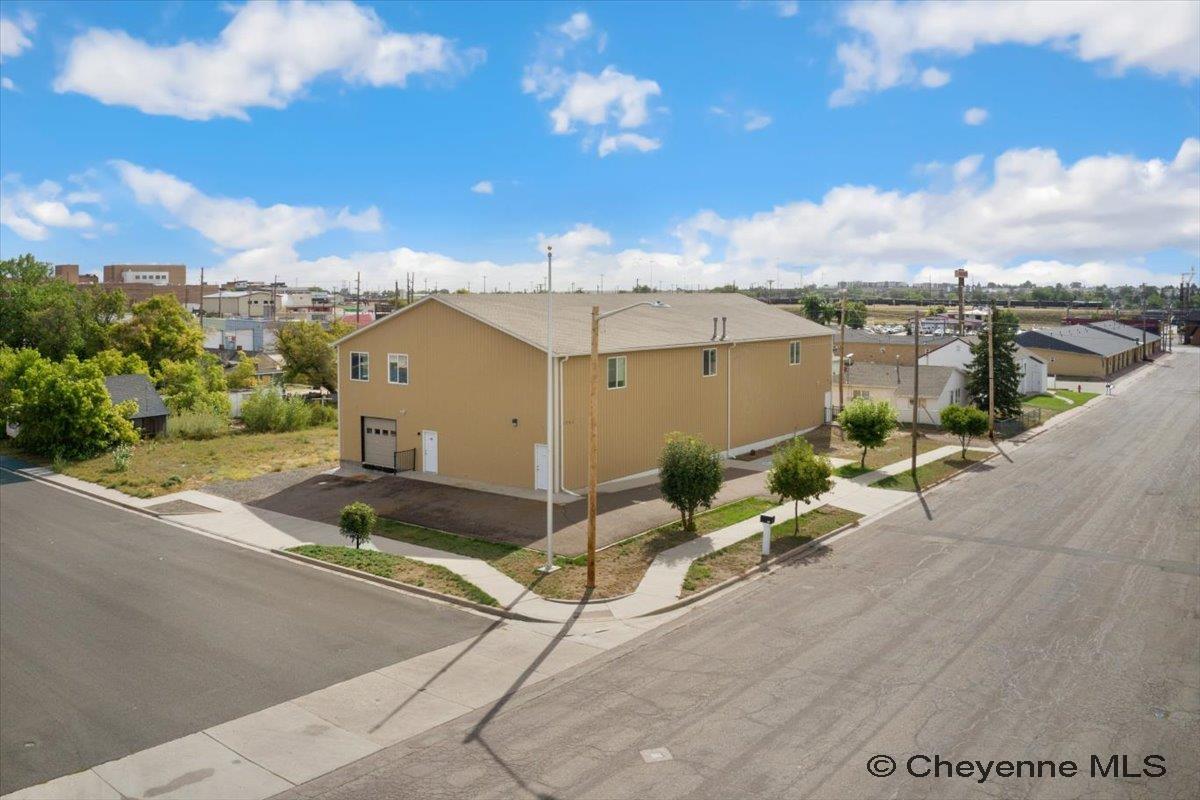 1721 Ames Ave — photo