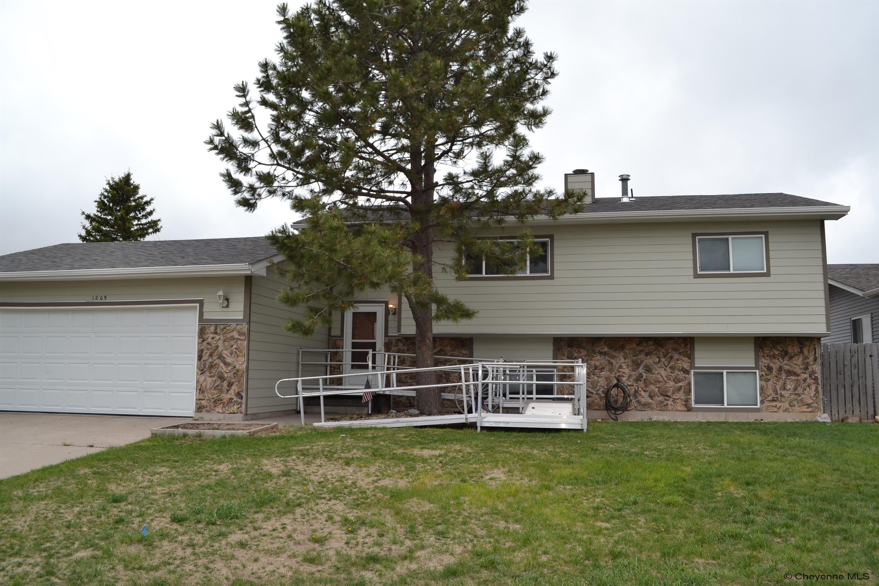 1205 Ashford Dr — photo