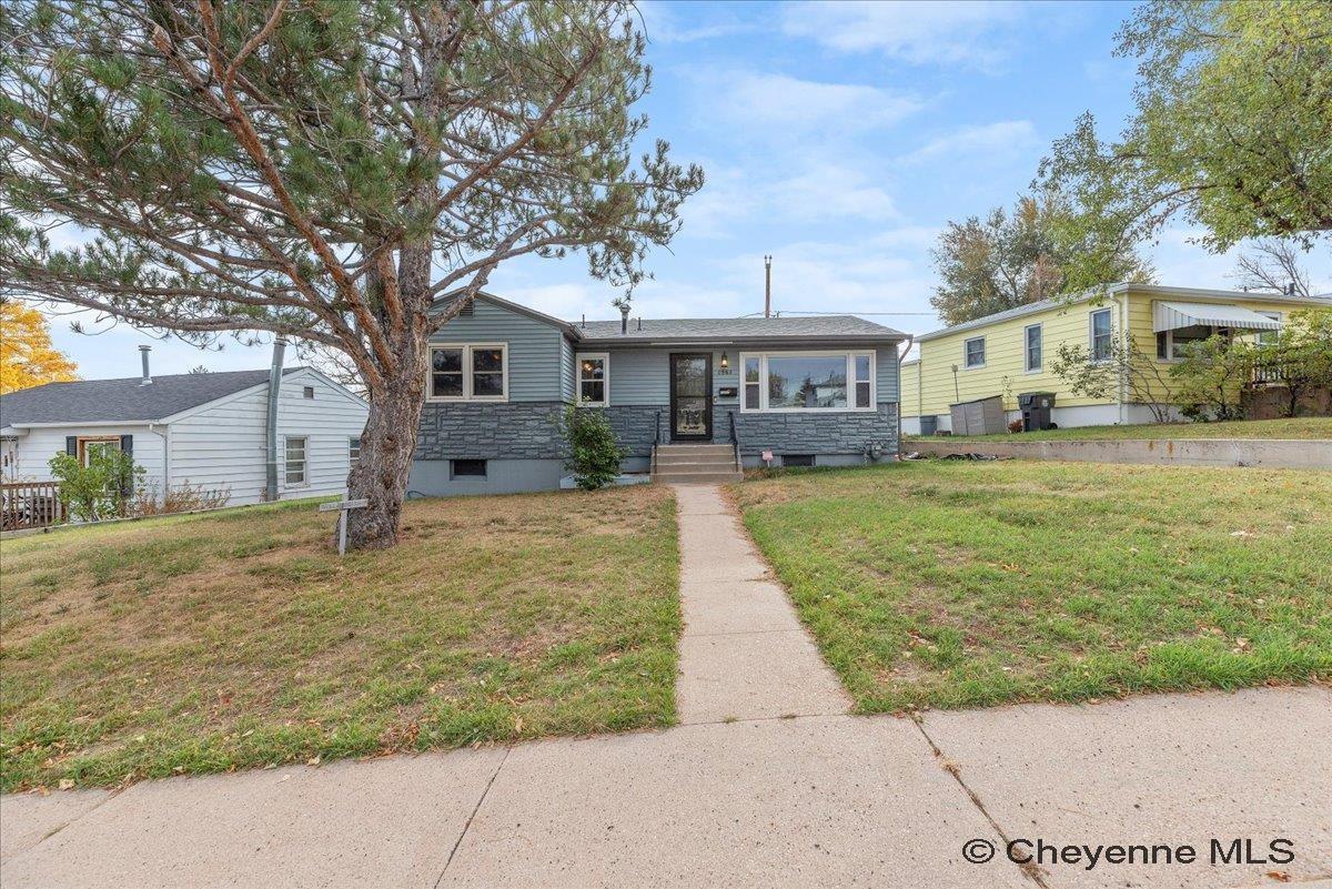 1565 Walnut Dr — photo