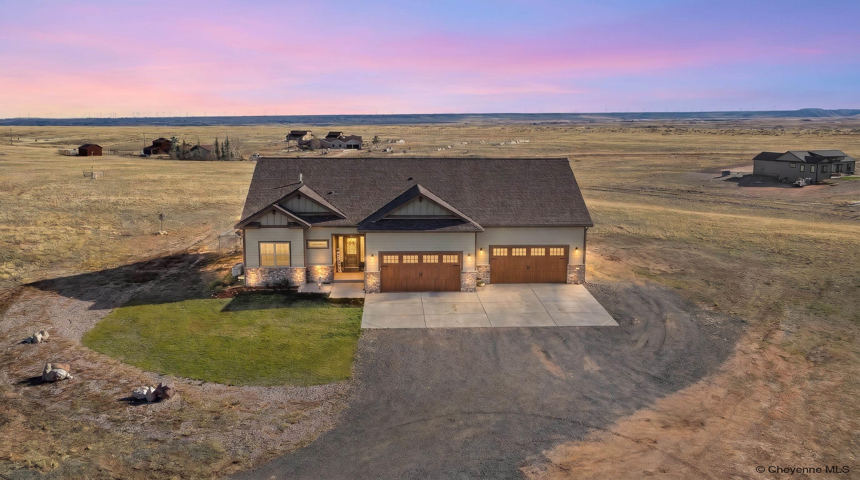 735 Valley View Dr — photo