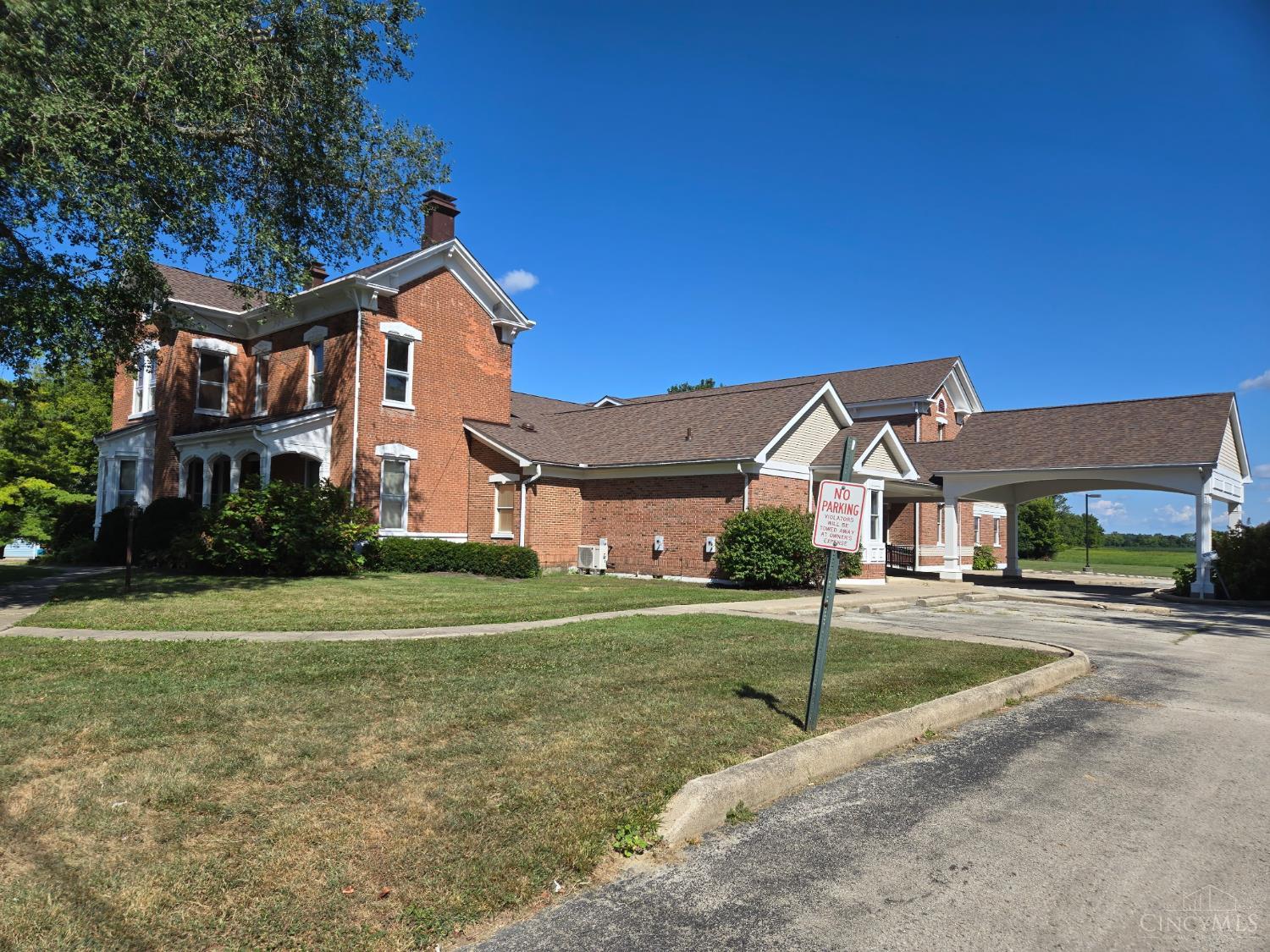 825 W Locust Street — photo