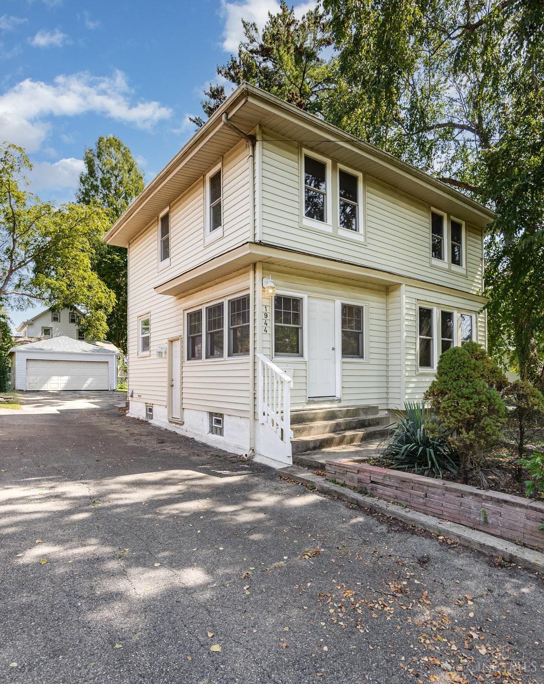 1944 Rockland Avenue — photo