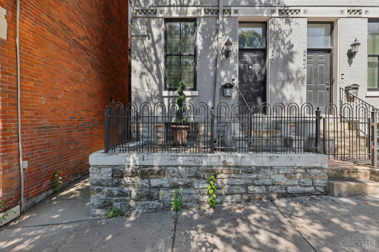 320 Mulberry Street — photo