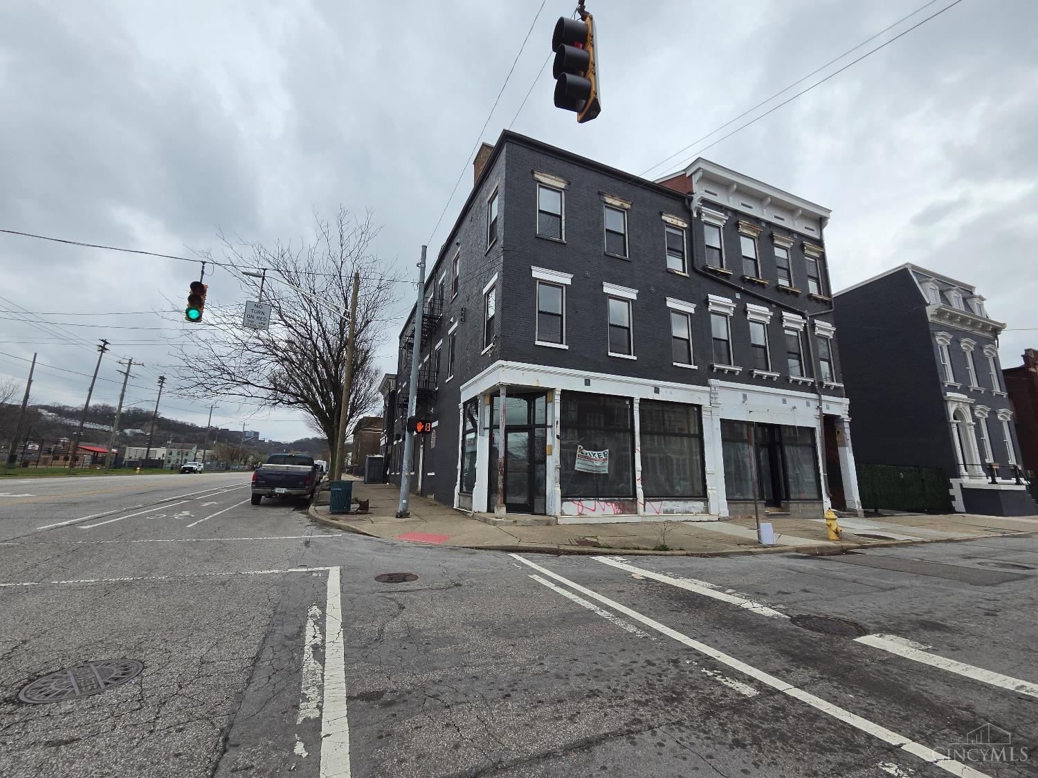 2024 Freeman Avenue — photo