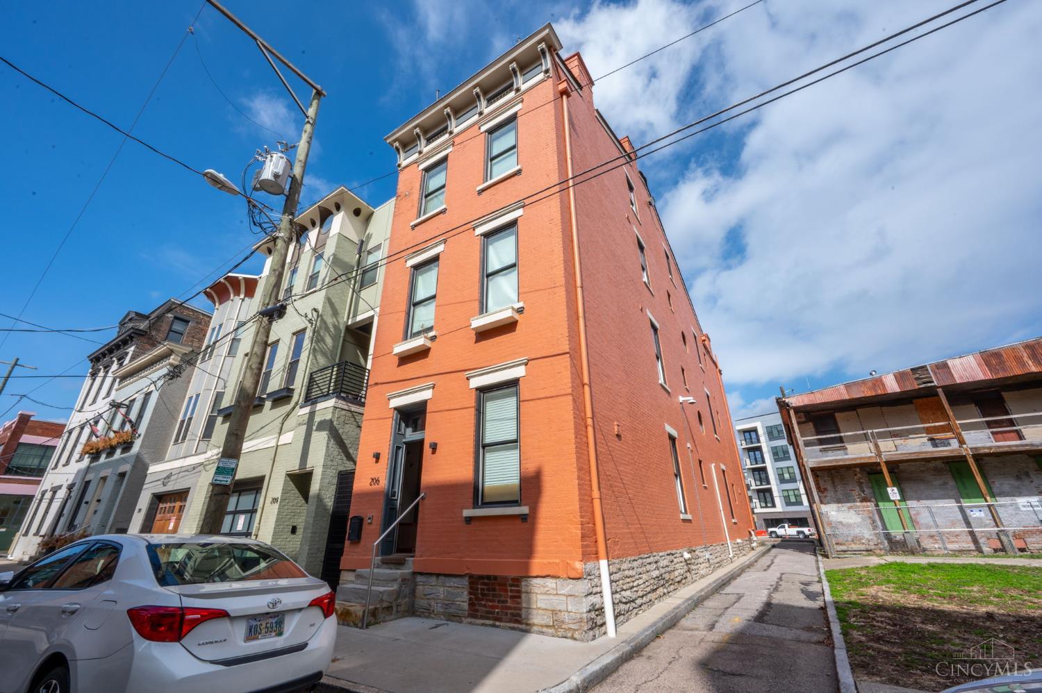 206 Wade Street — photo