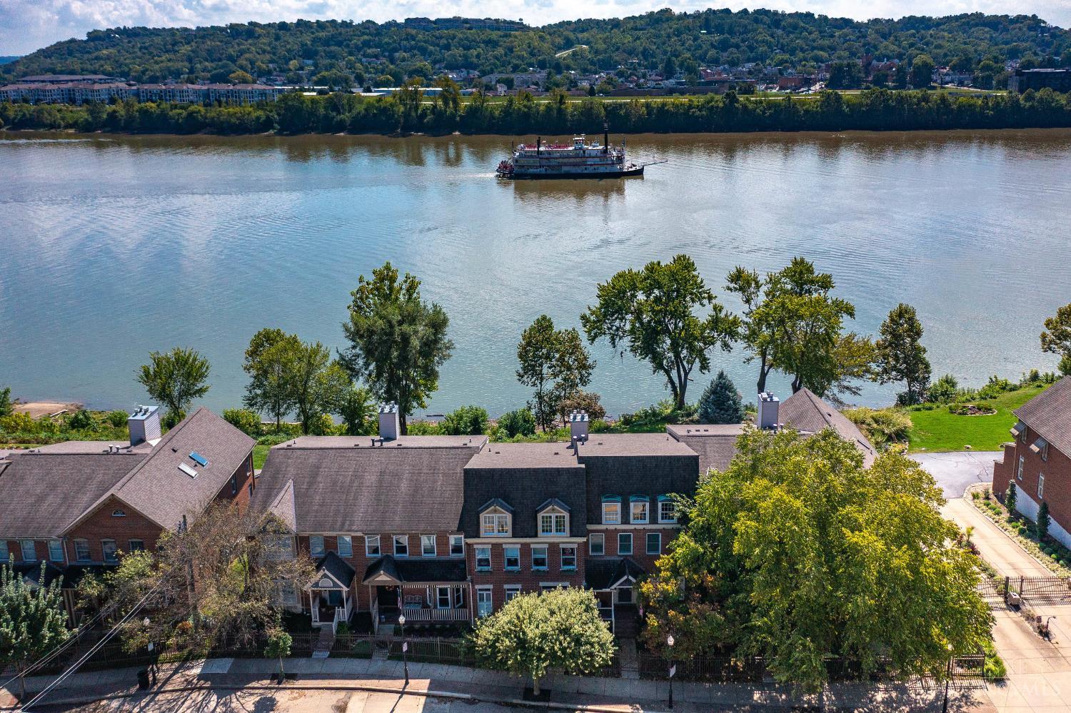 2207 Riverside Drive — photo