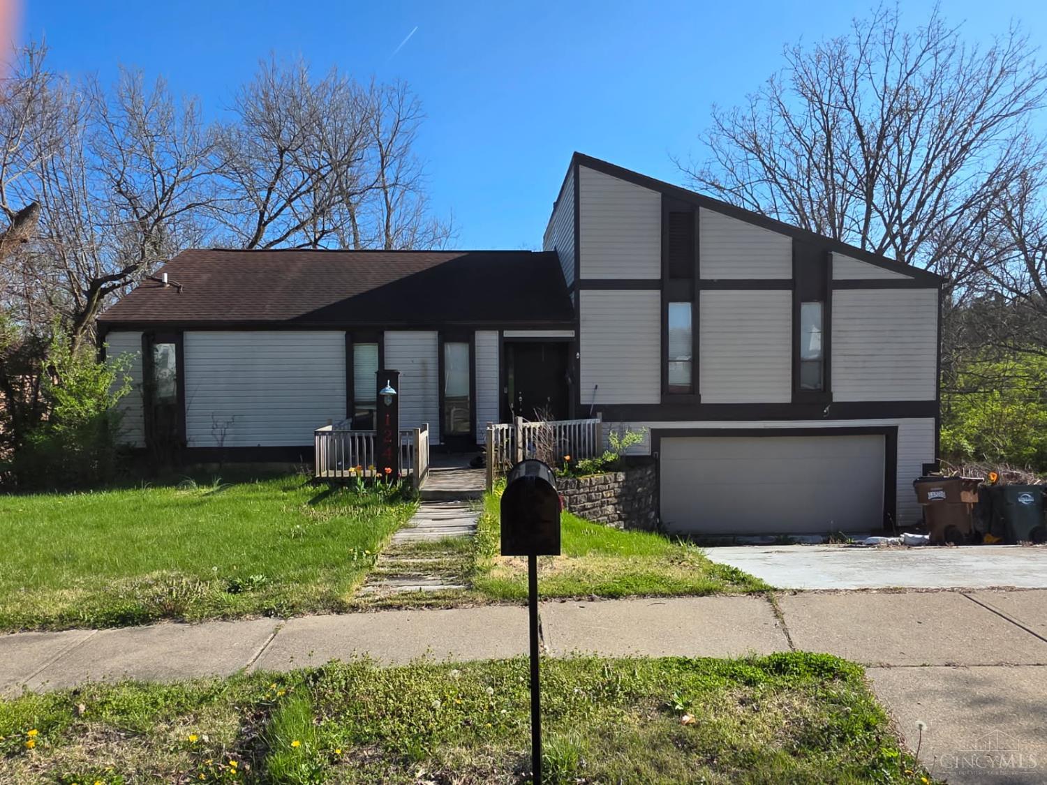 124 Fairborn Drive — photo