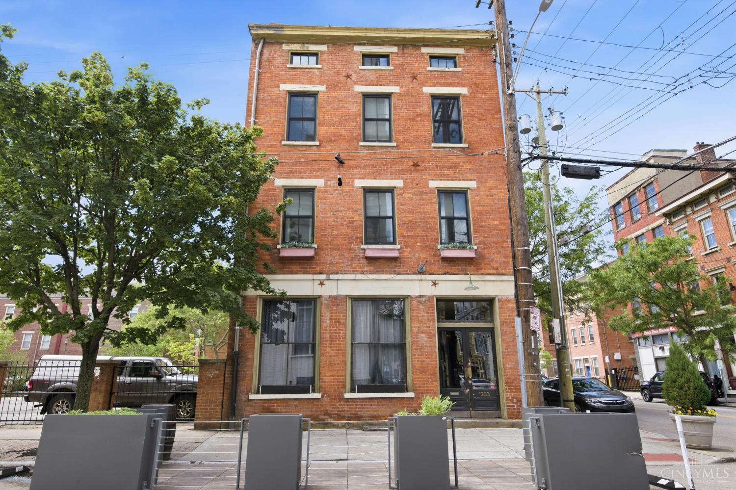 111 E Thirteenth Street — photo
