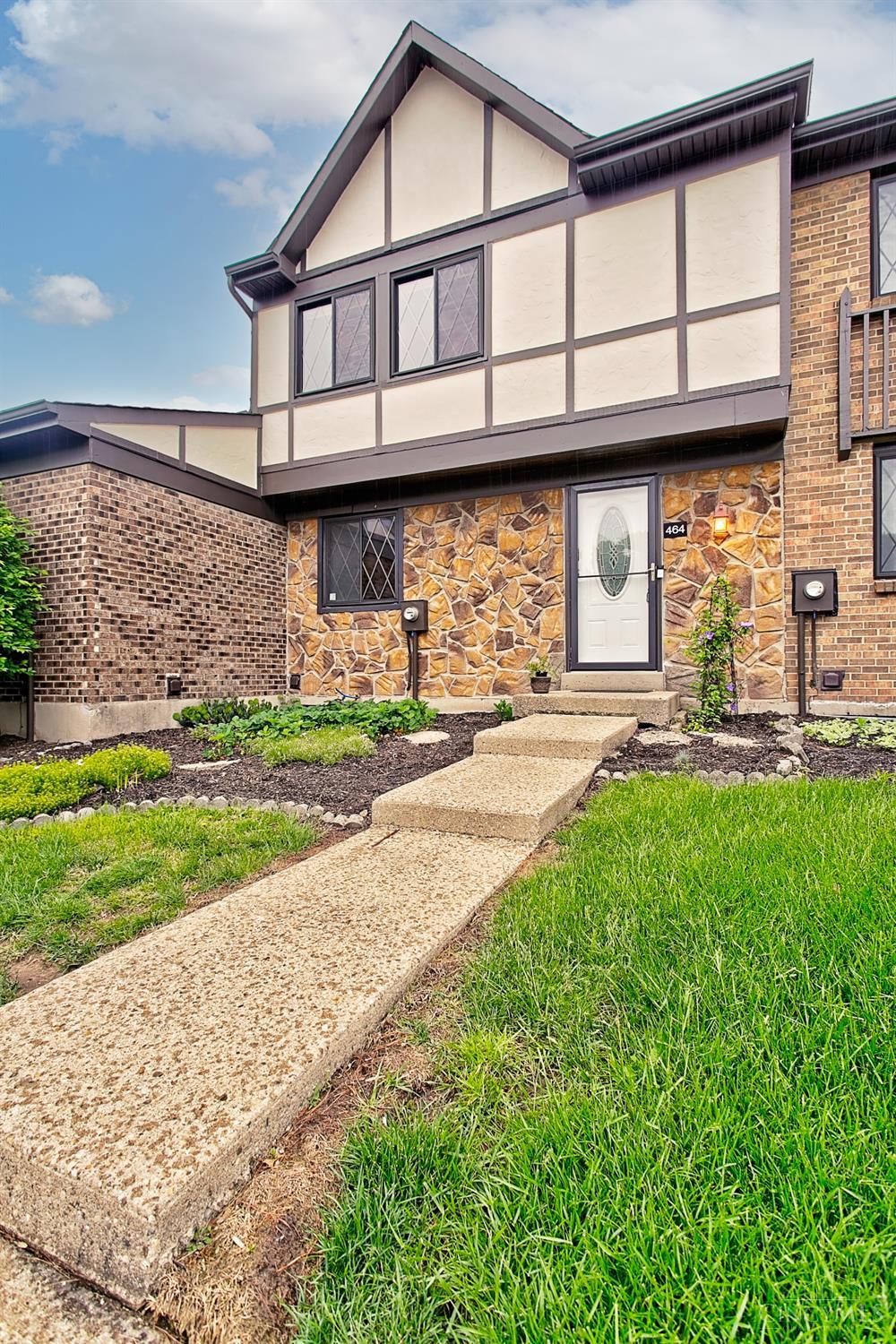464 Vancover Court — photo