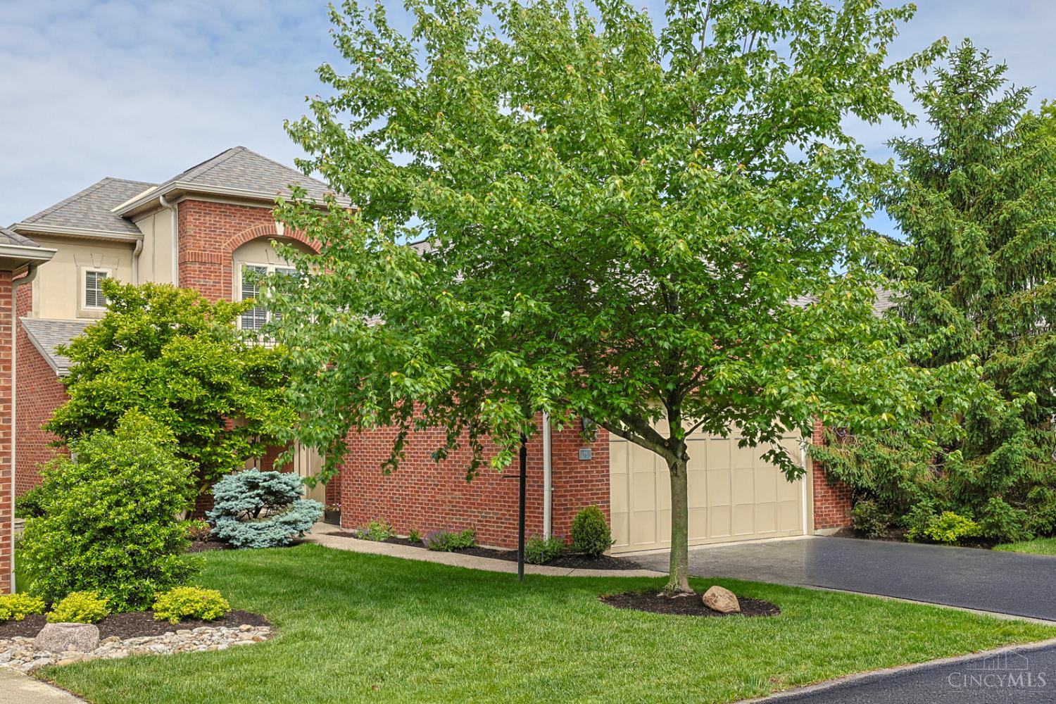 8731 Kenwood Road — photo