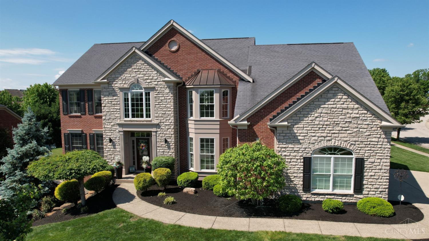 2440 Ashton Court — photo