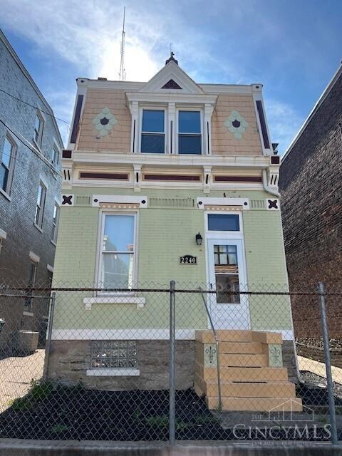 2240 Flora Street — photo