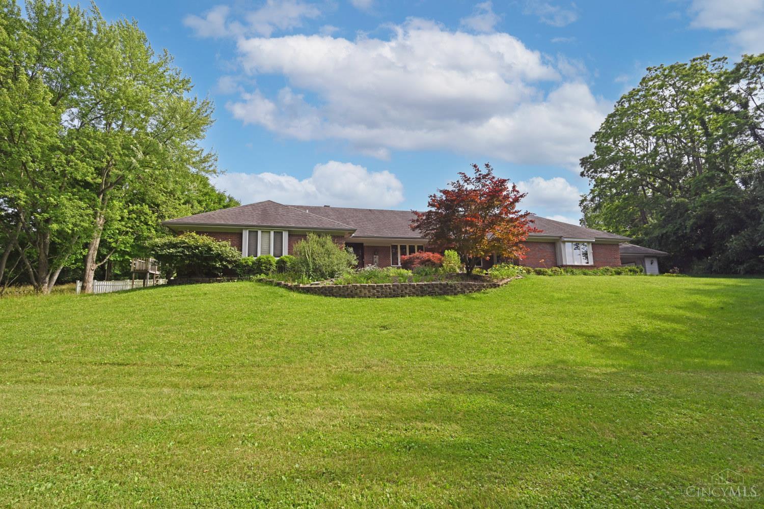 560 Louise Drive — photo