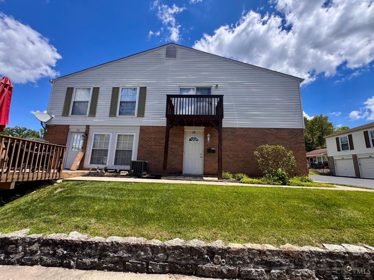 10 Sunnyside Drive — photo