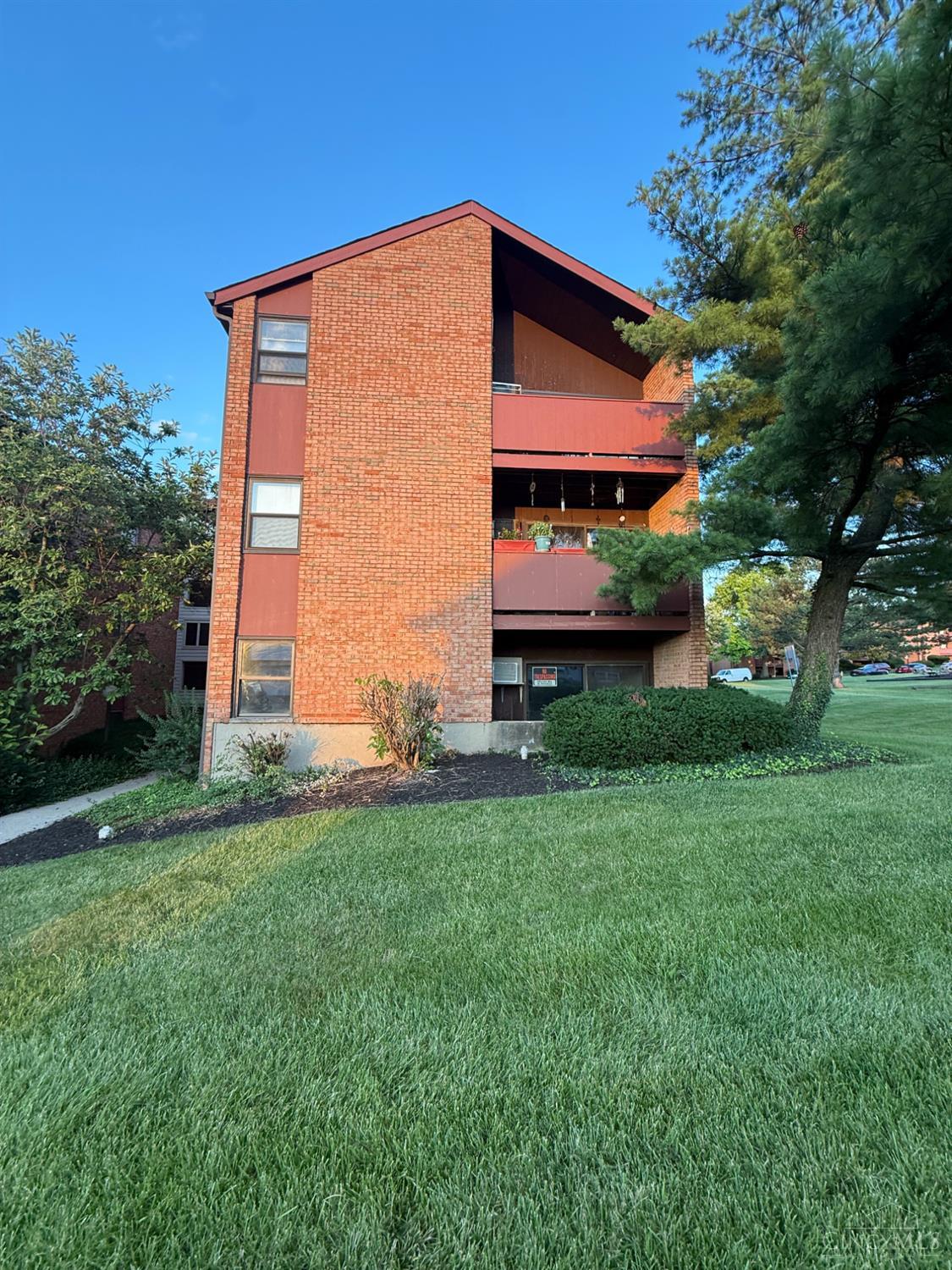 4901 Chalet Drive, Cincinnati, OH 45217 — photo 3