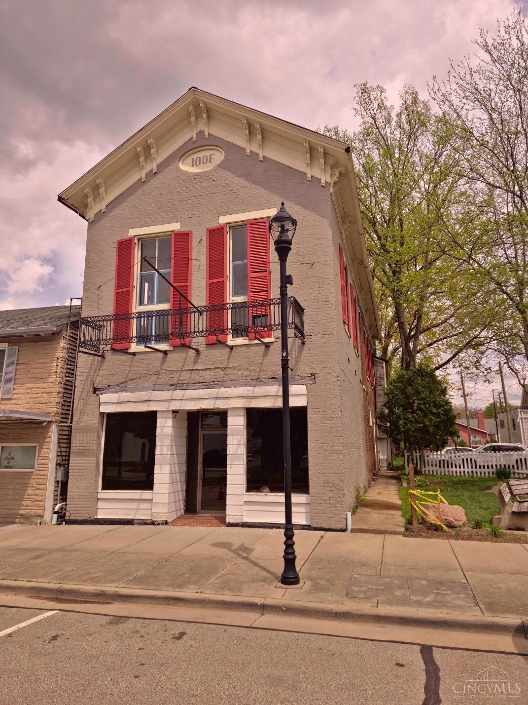 220 E Main Street — photo