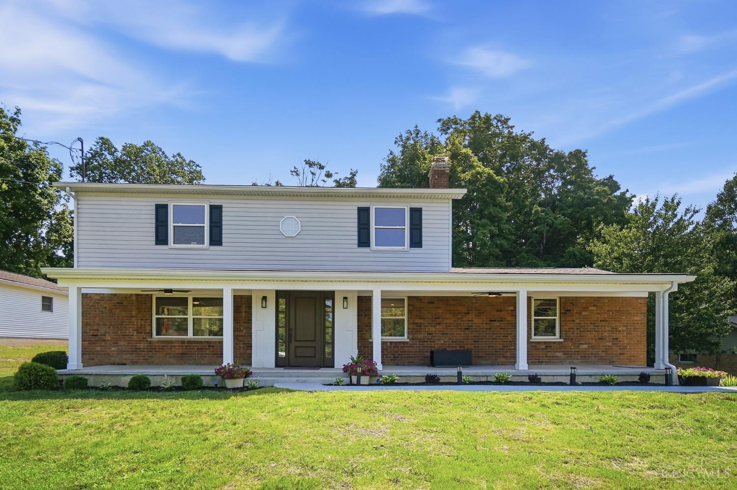 1594 Huntcrest Drive — photo