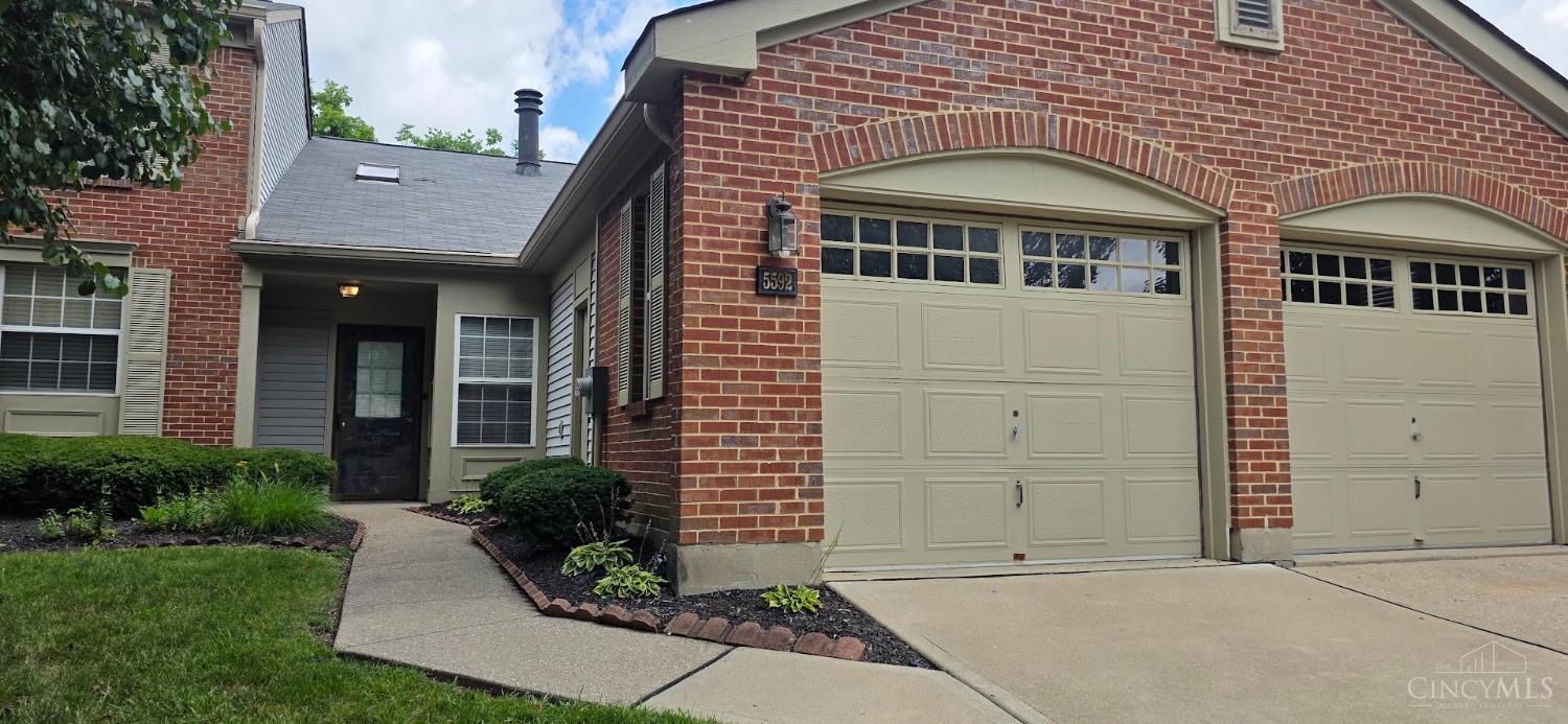 5592 Regimental Place — photo