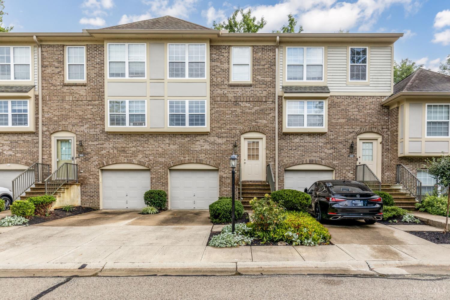 2452 Doeview Court — photo