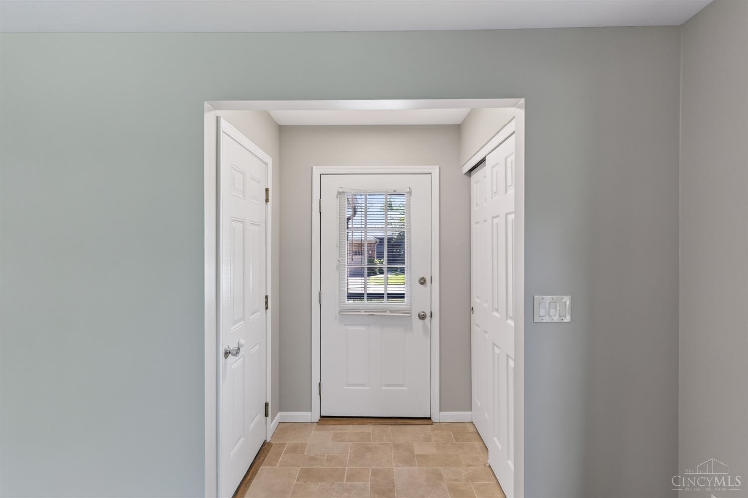 5574 Regimental Place, Cincinnati, OH 45239 — photo 2