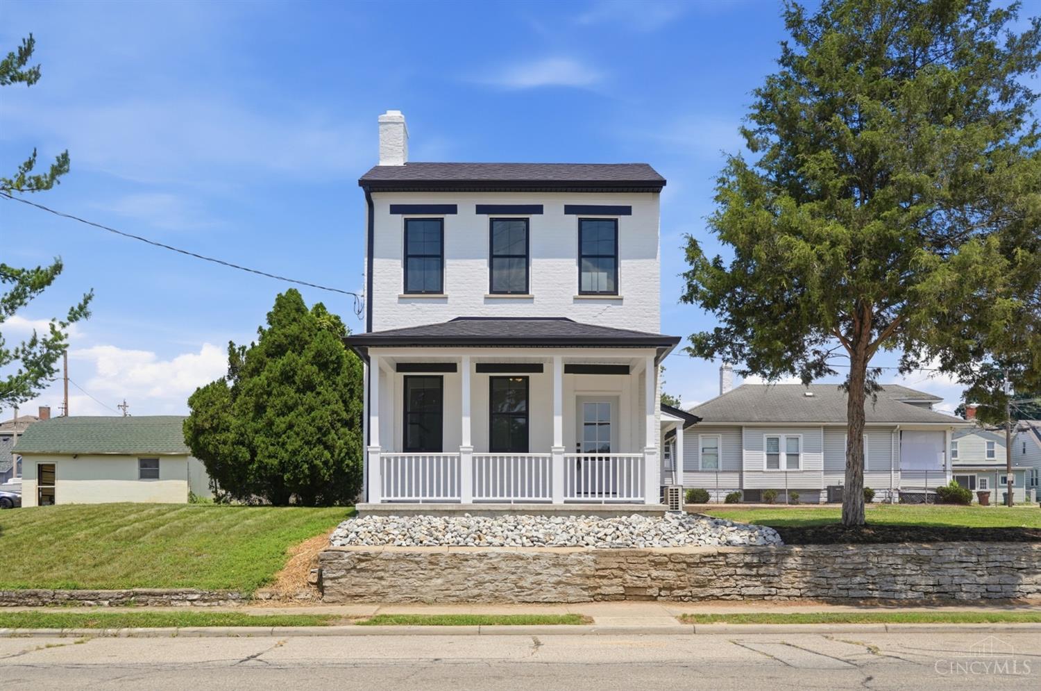 529 E Broadway Street — photo