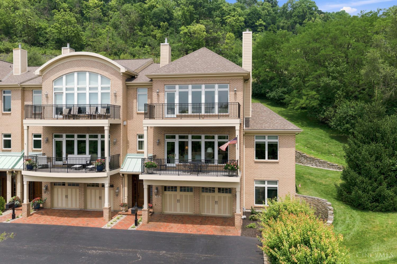 1498 Riverside Drive — photo
