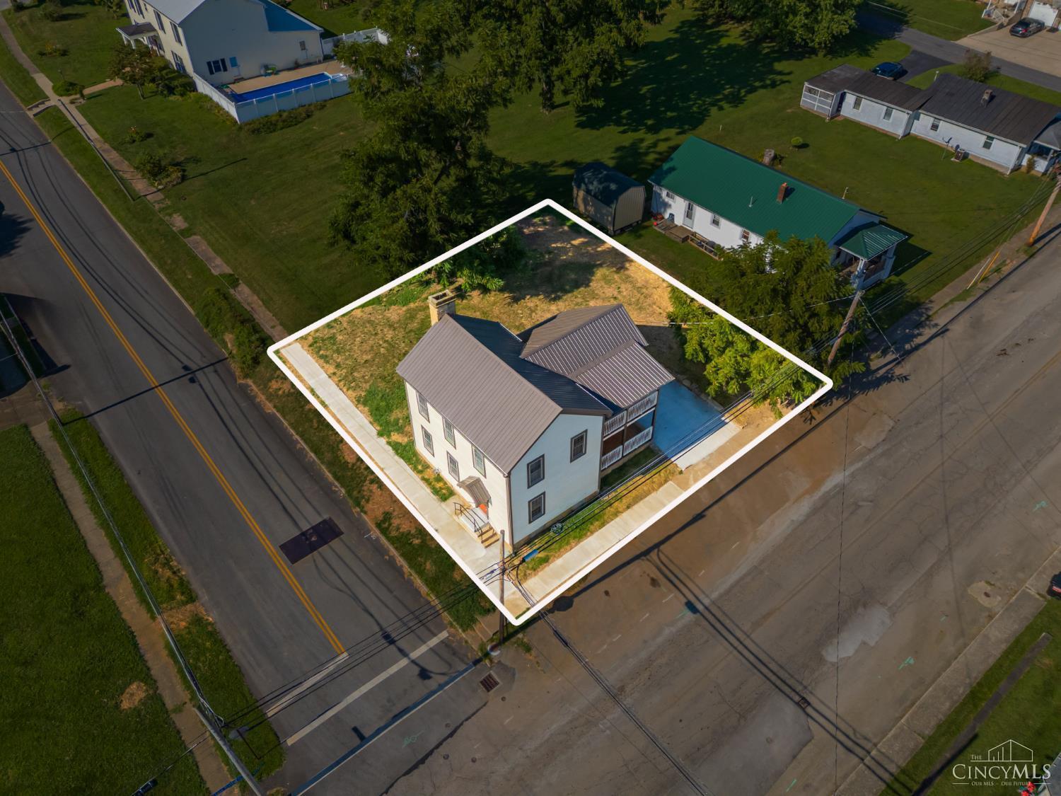 305 W Walnut Street — photo