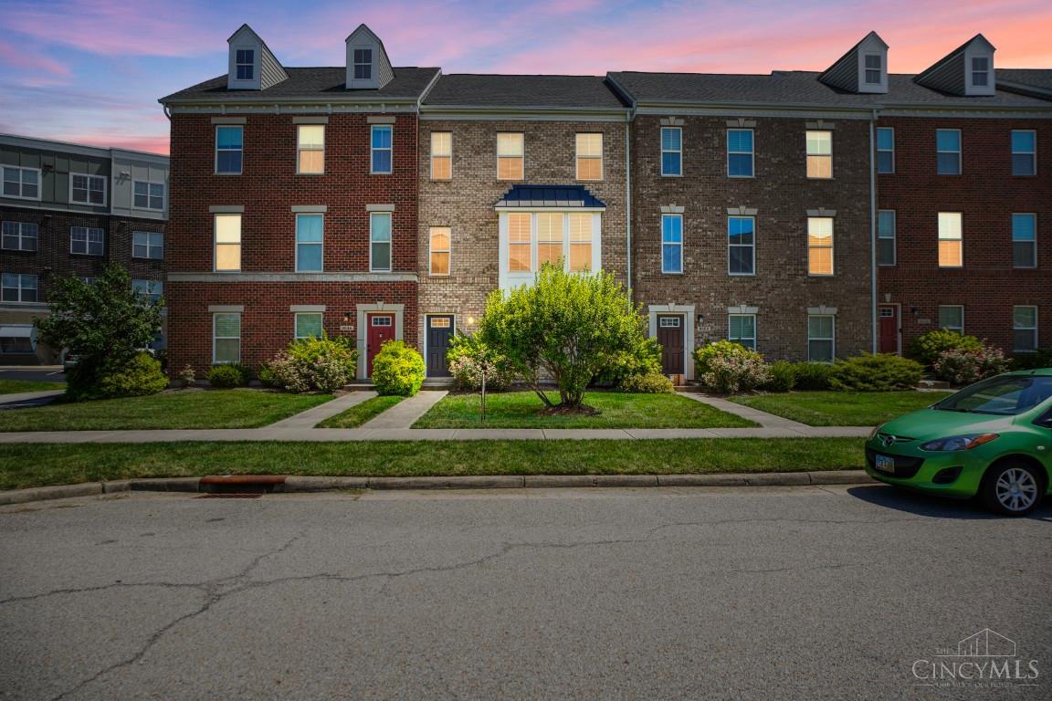 9550 Cobblestone Walk — photo