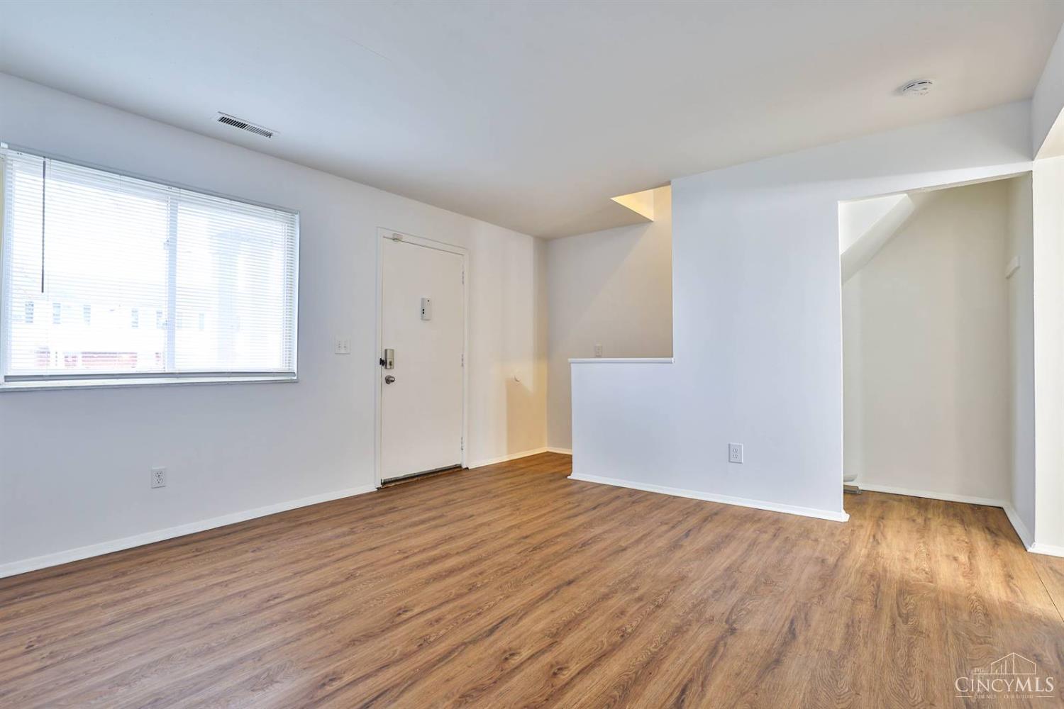 1556 Meredith Drive, Cincinnati, OH 45231 — photo 2