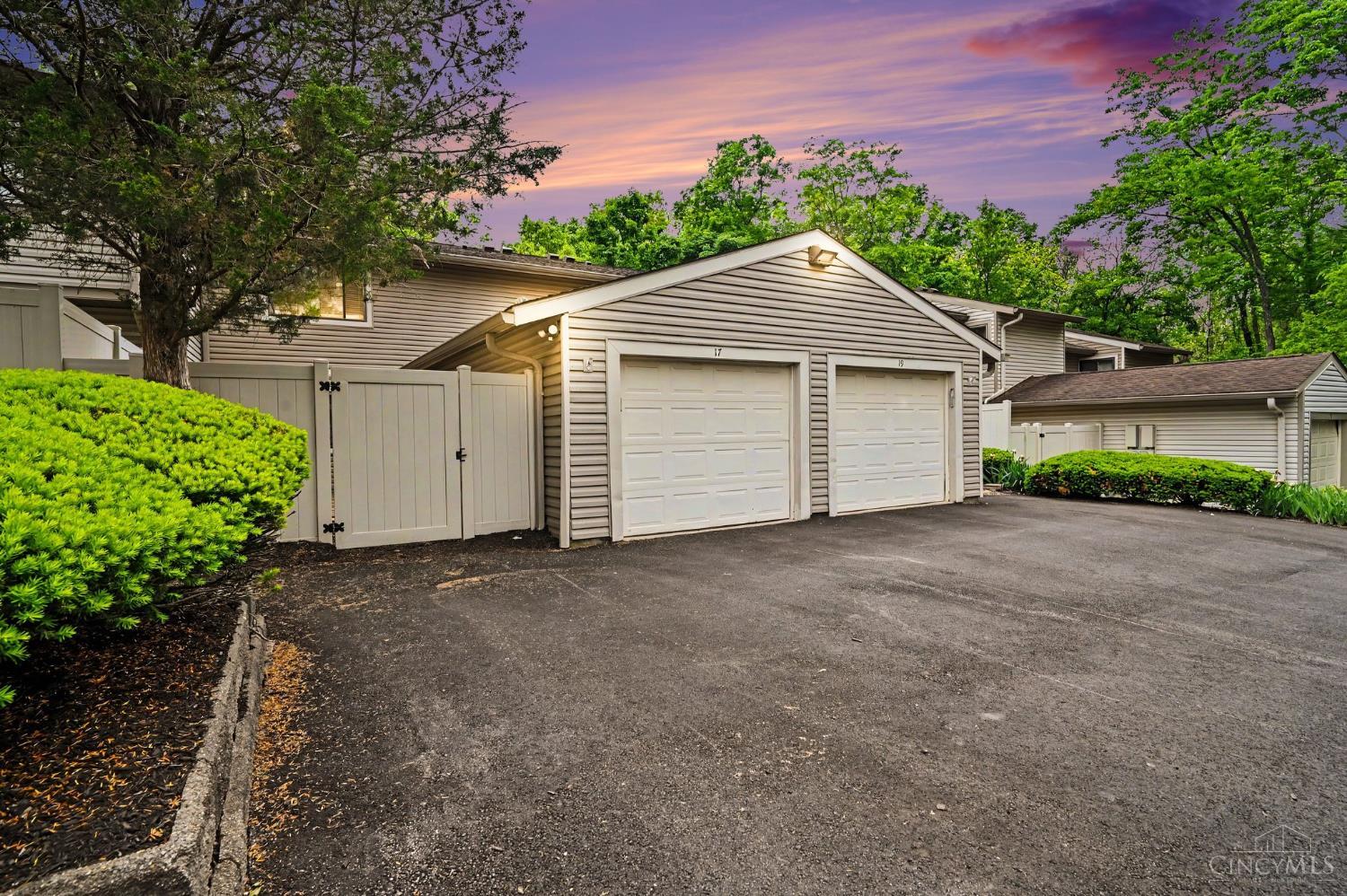17 Woodview Court — photo