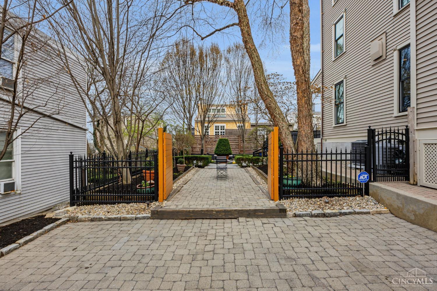 1126 Fuller Street, Cincinnati, OH 45202 — photo 2