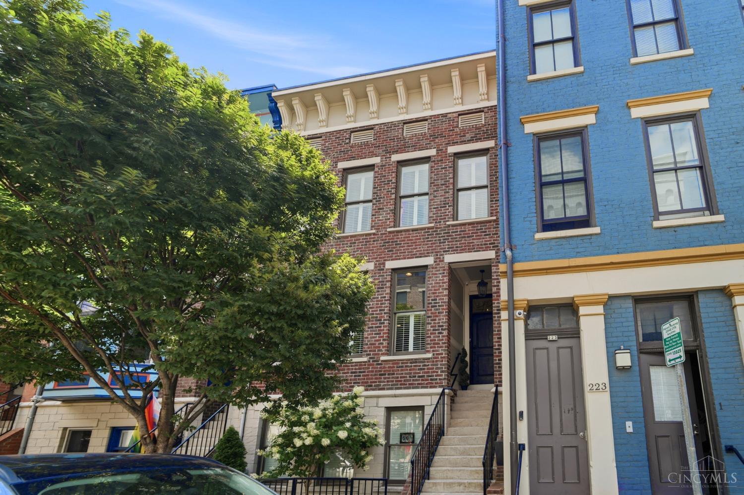 221 W Fifteenth Street — photo