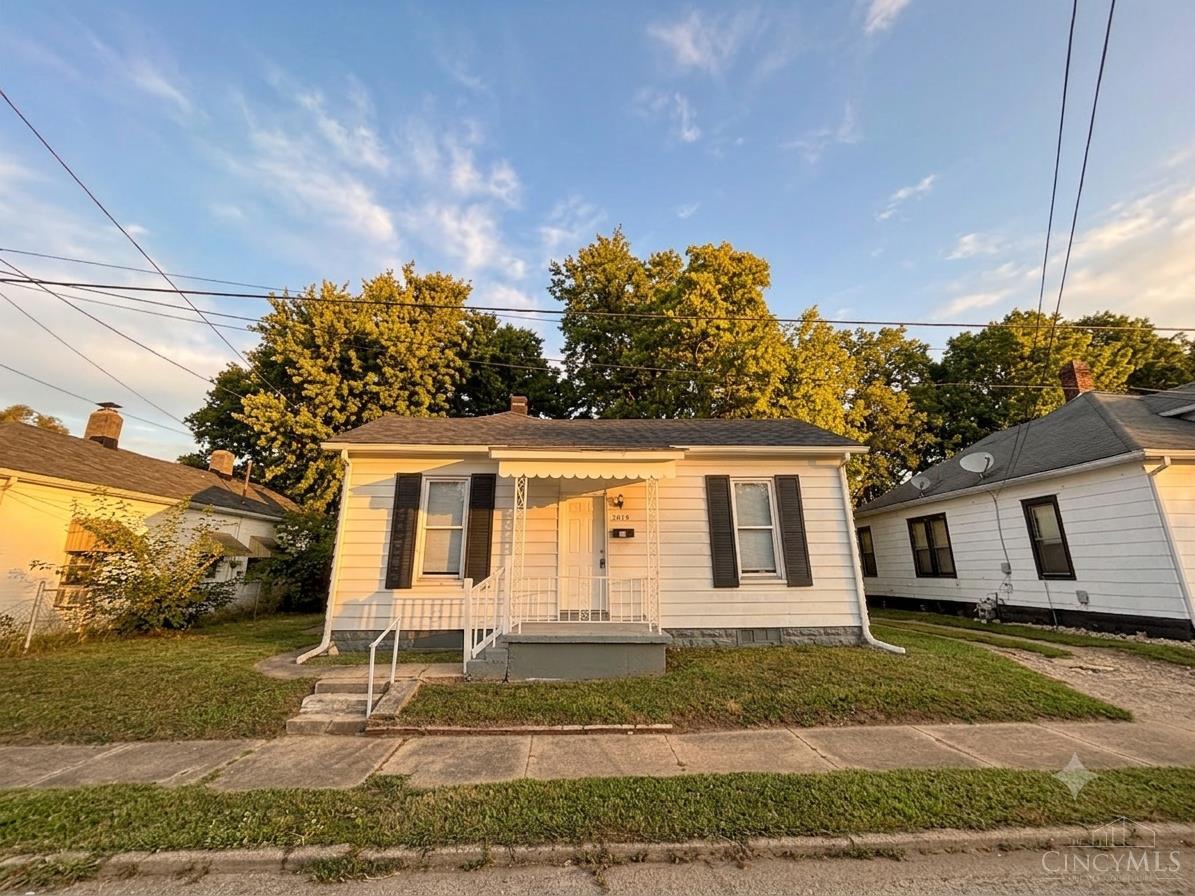 2015 Howard Avenue — photo