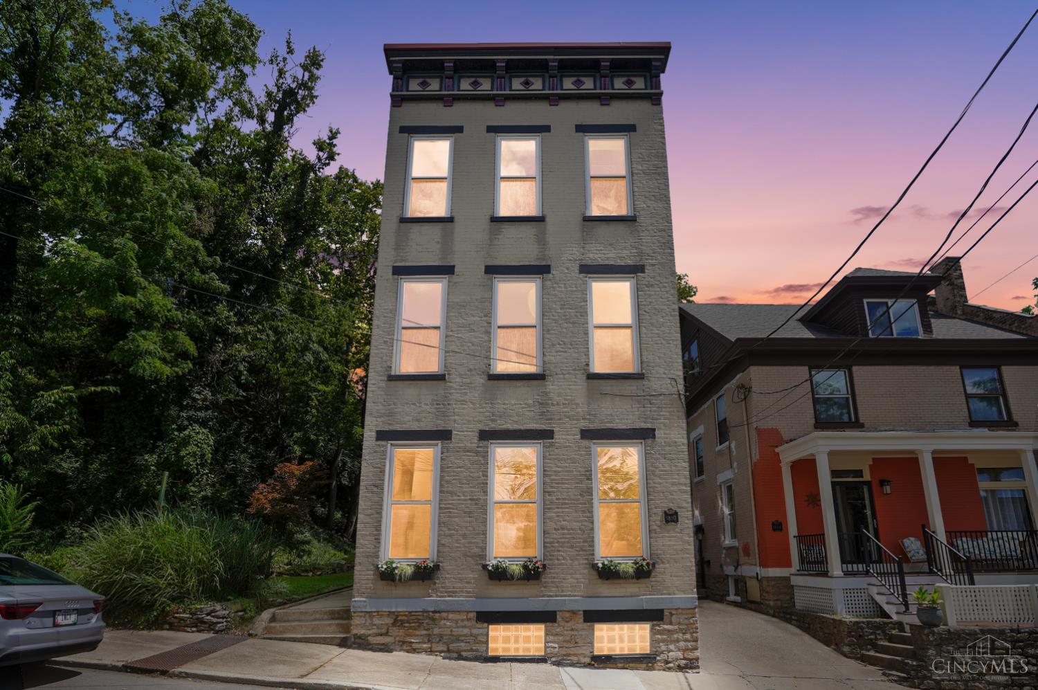 1810 Walker Street — photo