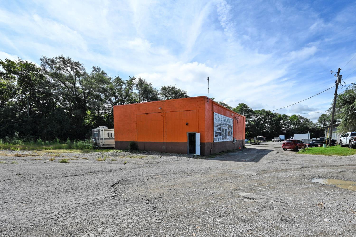 395 W North Bend Road — photo