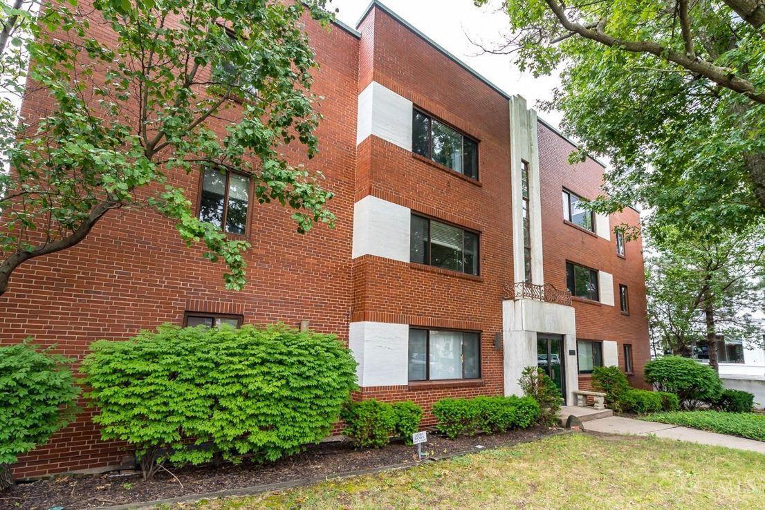 2210 Victory Parkway — photo