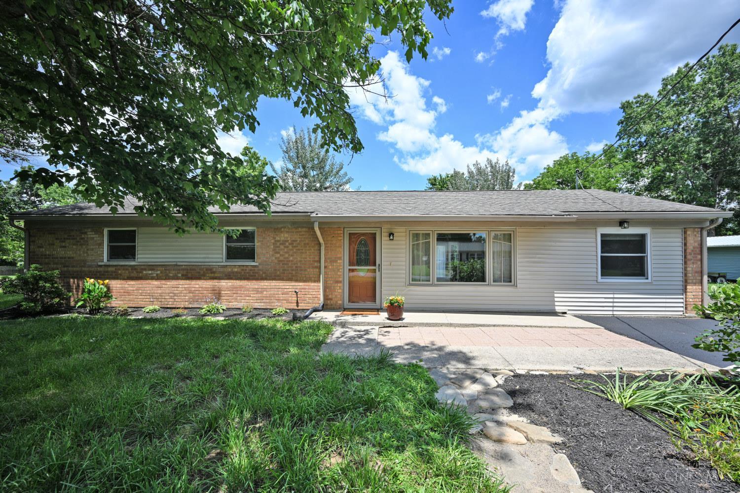 1102 Heatherstone Way — photo