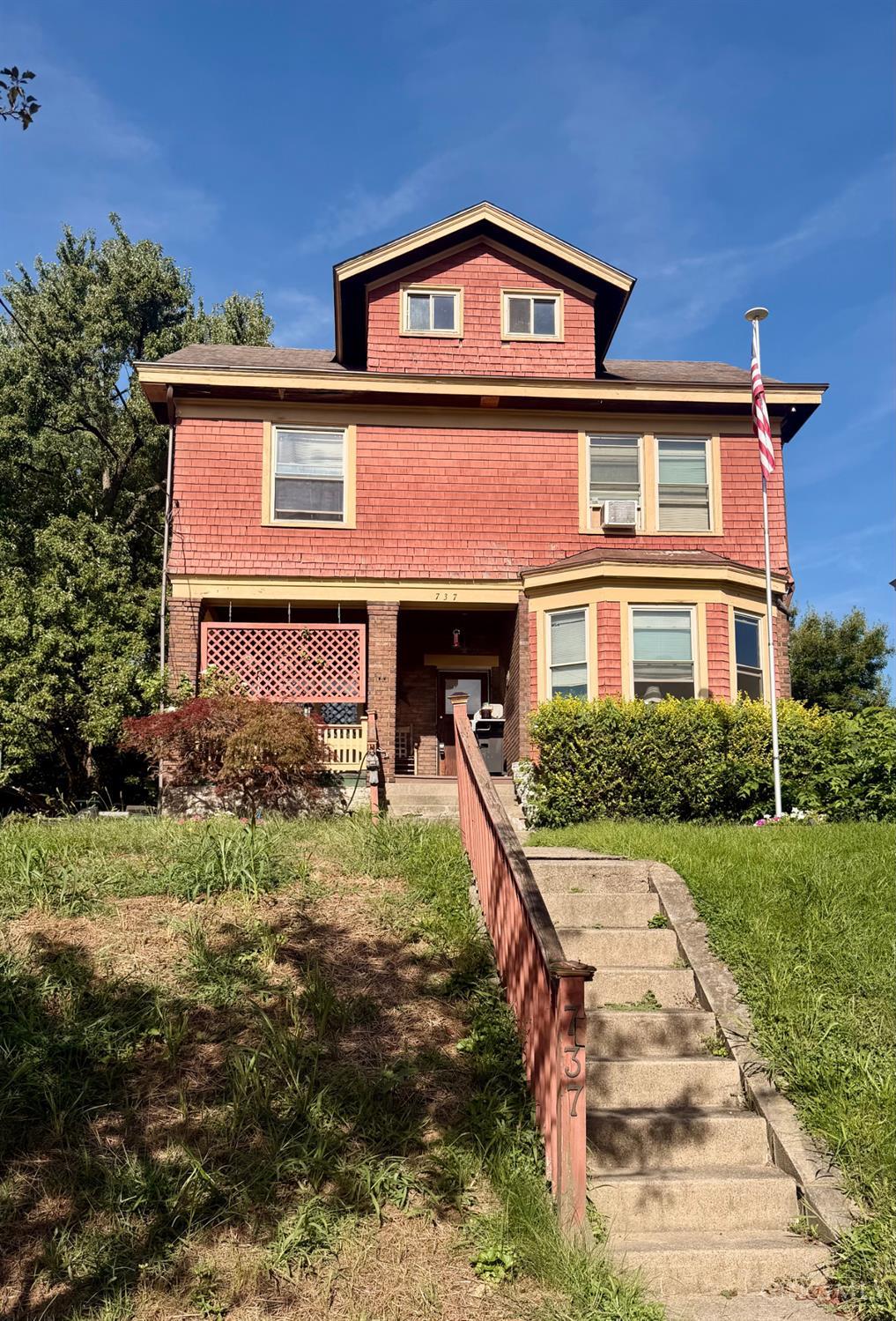 737 Hawthorne Avenue — photo