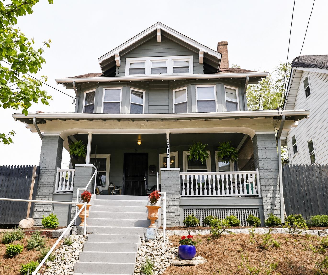 1610 Clarewood — photo
