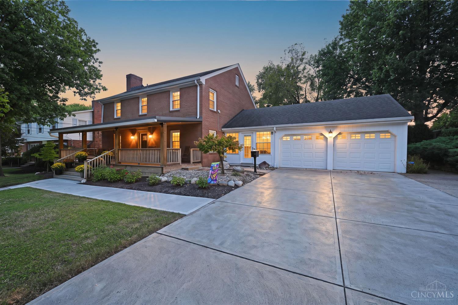 1345 Oak Knoll Drive — photo