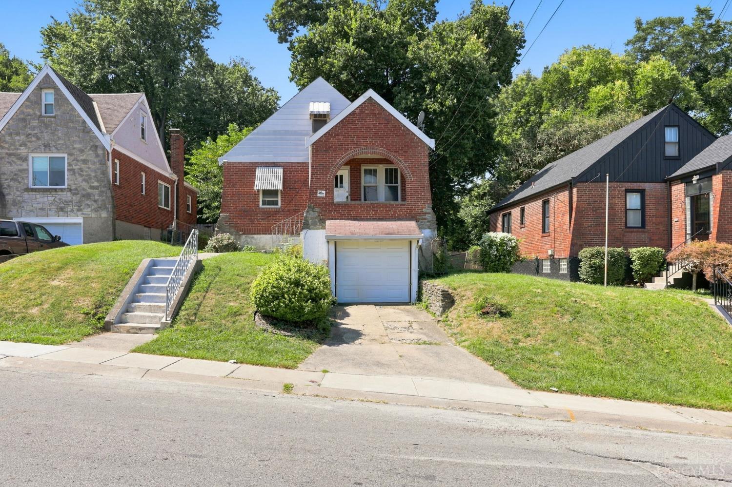 1635 Tuxworth — photo