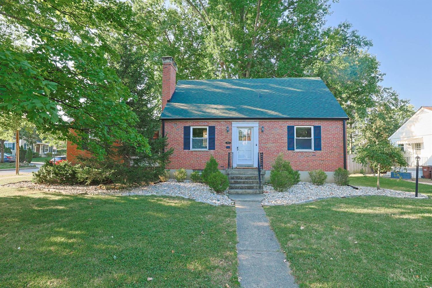 7007 Wooster Pike — photo