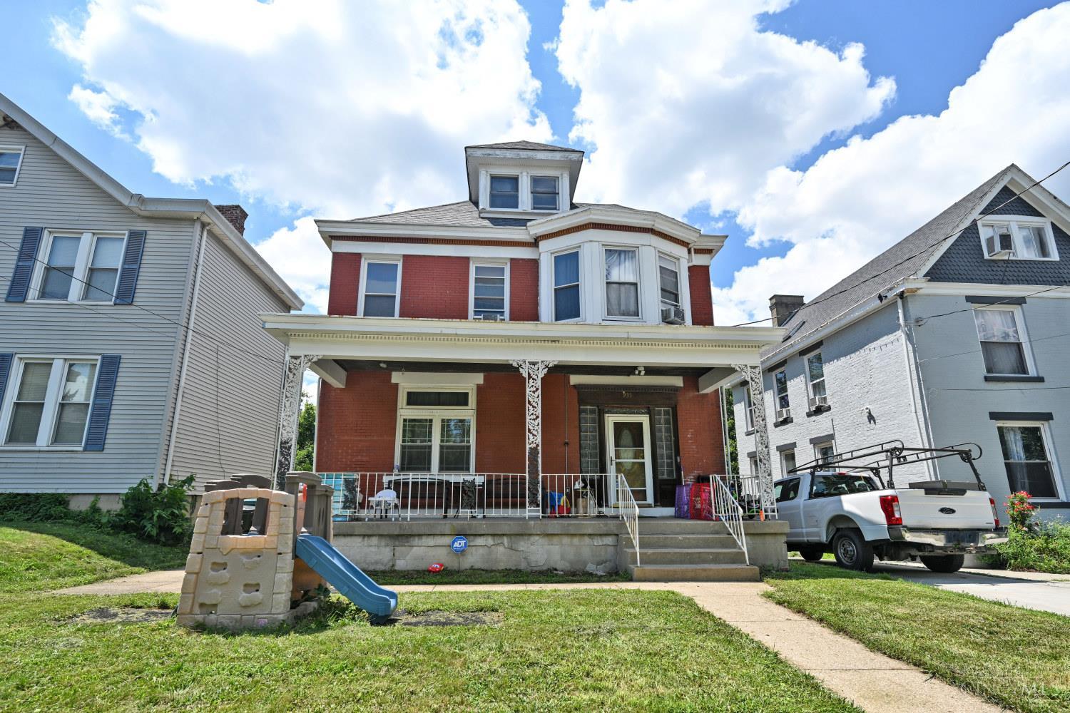 935 Woodlawn Avenue — photo