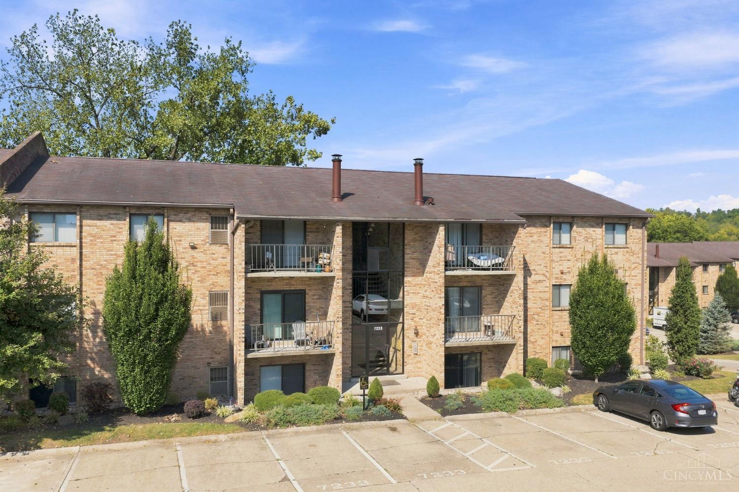 7233 Creekview Drive — photo